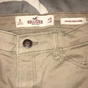 Hollister Skinny Khaki pants